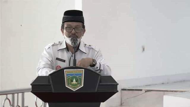 Kakan Kemenag Kota Padang Panjang, Drs. H Aliran Chan, Senin (20/9/21) siang, membuka resmi pelatihan 45 MC MTQ Sumbar ke. 39 bertempat di Hall Lantai. III Balai Kota setempat.